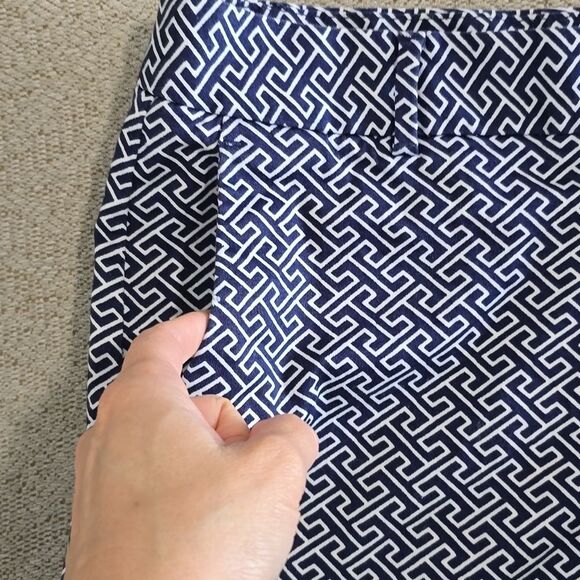 Banana Republic Hampton Navy Blue White  Print Shorts - Size 6 - Picture 5 of 14